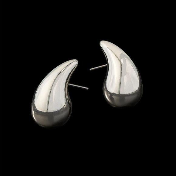 Elegant Silver Tear Drop Stud Earrings - Picture 4 of 5